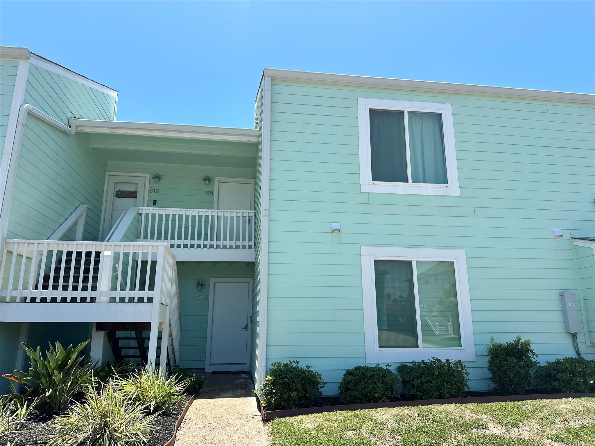 611  Lauderdale Dr